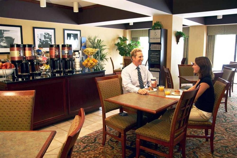 Hampton Inn Greensboro Airport Restoran gambar